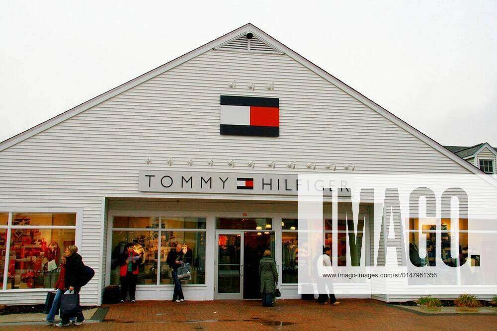 USA, New York, Central Valley, Tommy shop at Common Premium Outlets