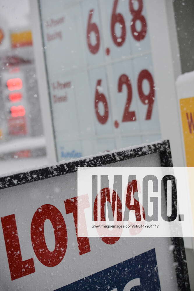 Poland Gas Dificulty 6743350 17.01.2022 A Lotos petrol station is seen in Warsaw, Poland. Russian