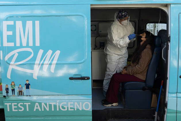 Santiago, Metropolitana, Chile: Health workers, from SAMU, initiate a ...