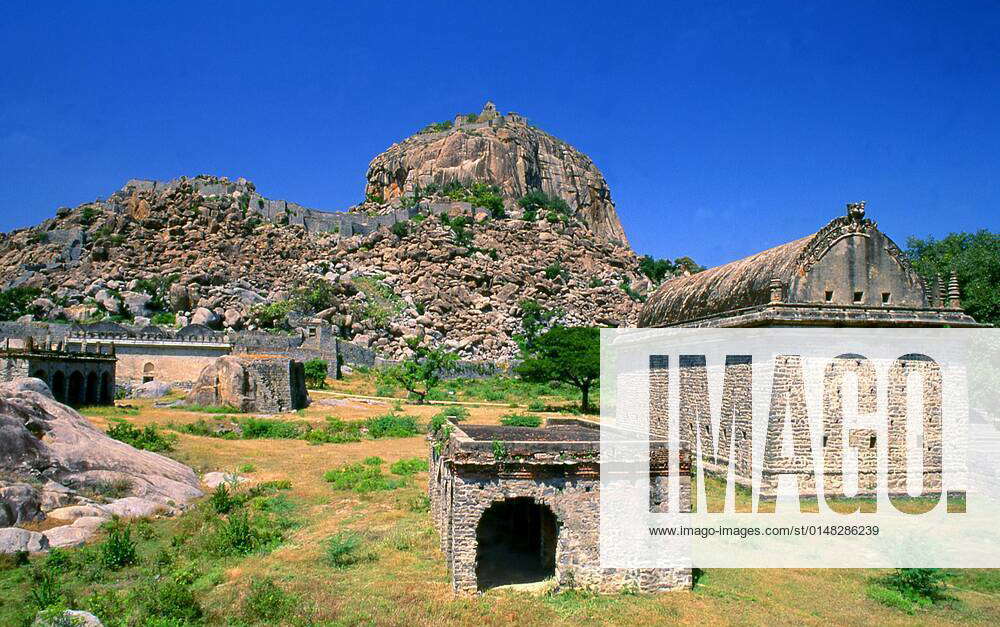 Gingee Fort or Senji Fort (also known as Chenji, Jinji or Senchi) in ...