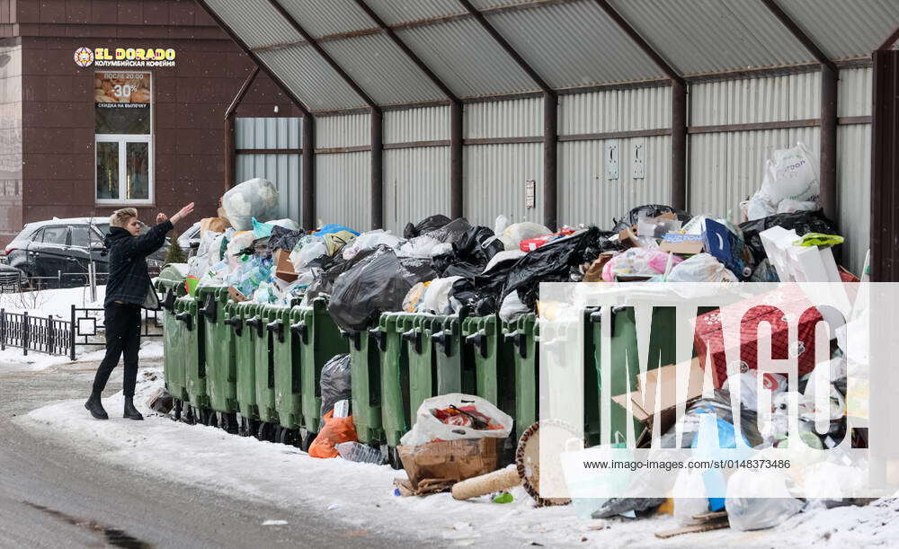 ST PETERSBURG, RUSSIA JANUARY 21, 2022 A citizen throws a garbage