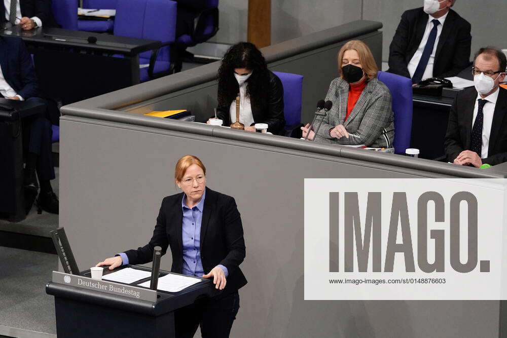 13. Bundestagssitzung und Debatte Aktuell,26.01.2022 Berlin, Dagmar Schmidt (Wetzlar) von der Partei