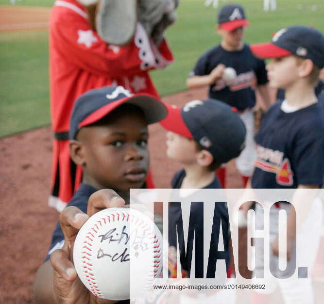 barons-double-a-minor-league-baseball-mascot-babe-ruff-autographs-ball