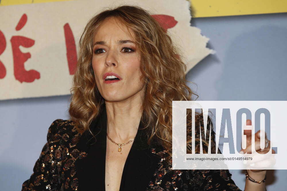 Elodie Fontan CELEBRITES : Avant Premiere Heros malgre lui - Paris - 31