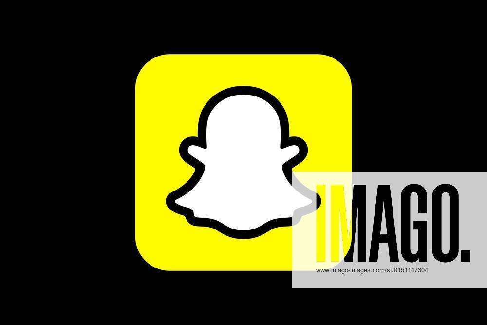 Premium PSD | Snapchat icon isolated on black background ghost logo social  media app button logo sign