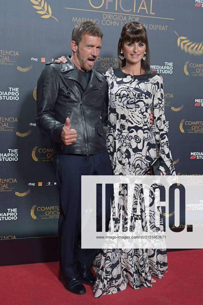 Antonio Banderas and Penelope Cruz at the photocall for the