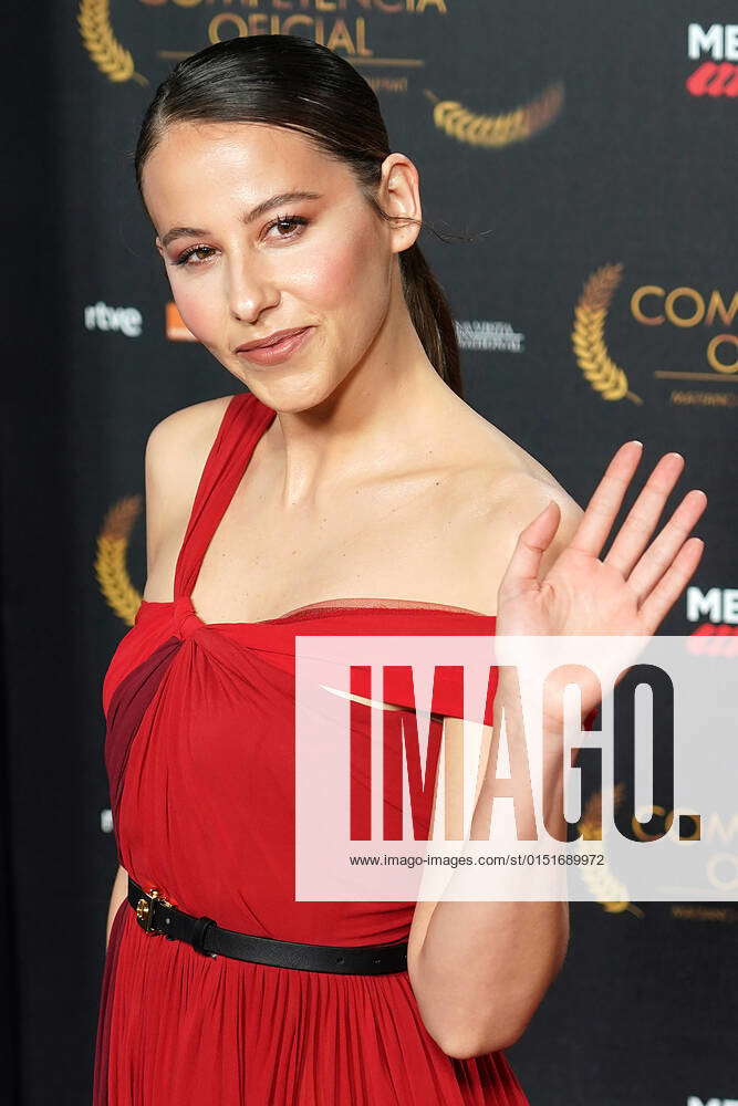 Irene Escolar attends the Competencia oficial (Official Competition