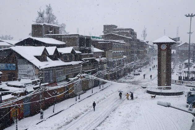 SRINAGAR, INDIA - FEBRUARY 23: A view of the Lal Chowk (Ghanta Ghar ...