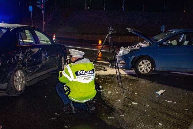 Ostrau - Vorfahrtscrash Fordert Drei Verletzte 22.02.2022 Gegen 19:00 ...