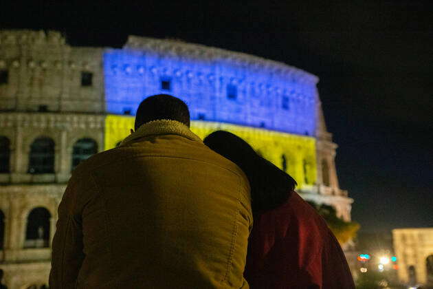 Italy: Ukrainian flag on the Colosseum in Rome Ukrainian girls living ...