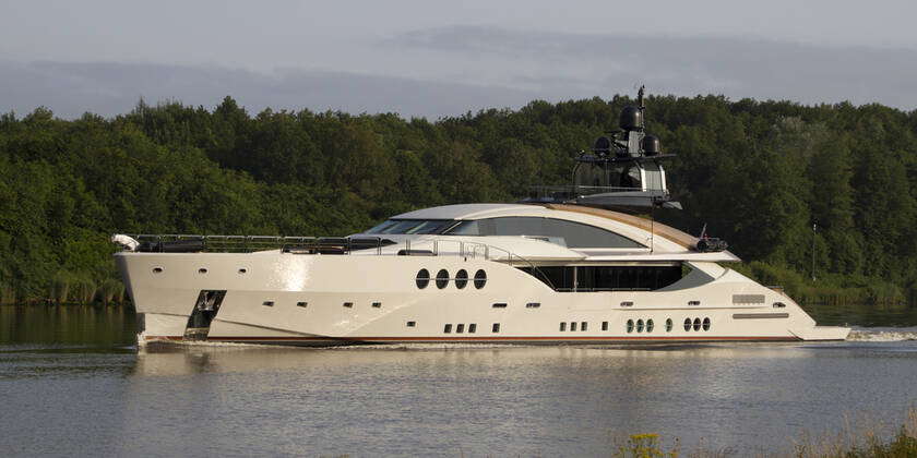 lady m yacht eigner