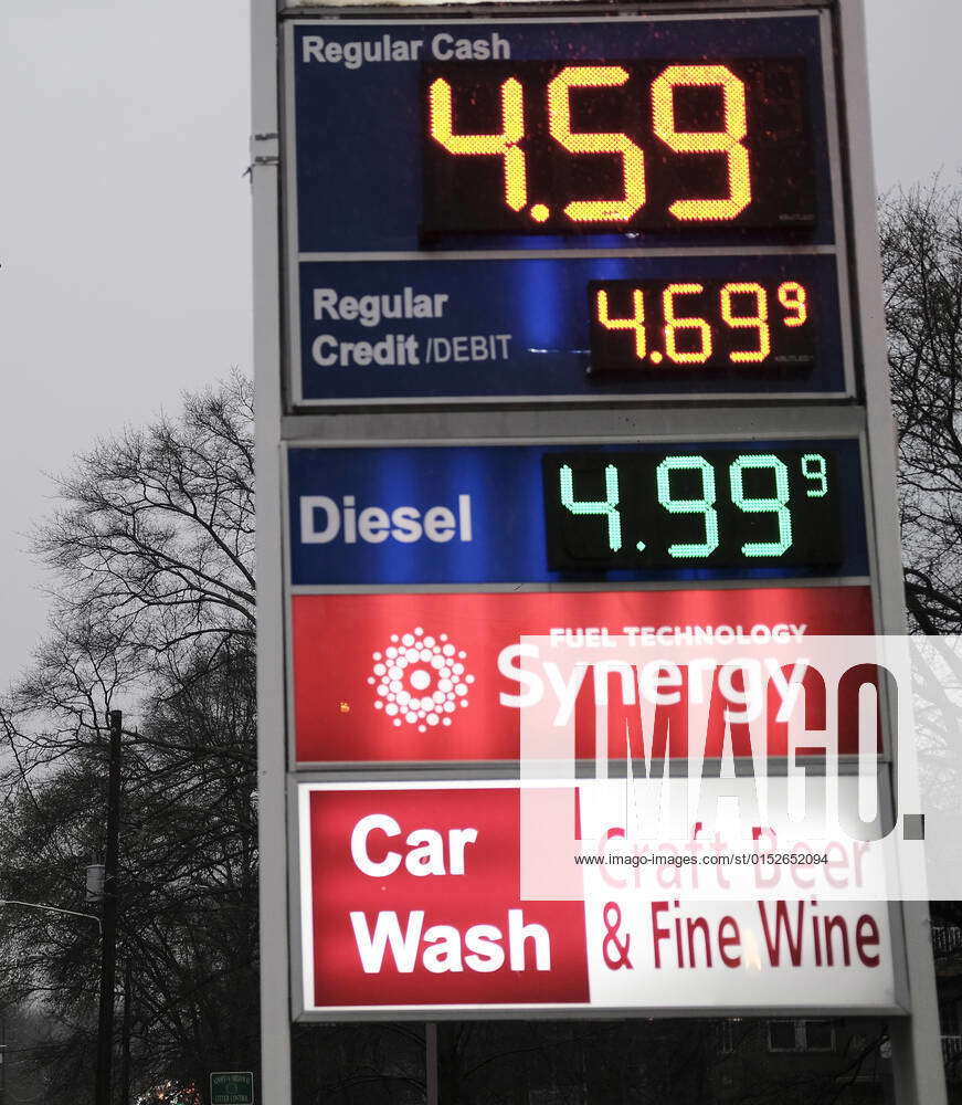 March 8, 2022, Atlanta, Georgia, USA: A gas station in Atlanta, GA ...