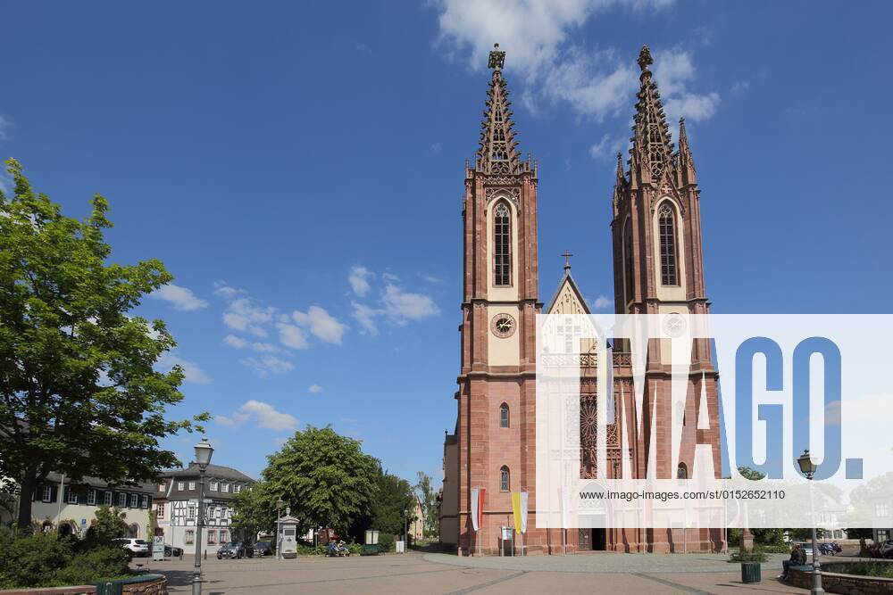 Spätgotischer Rheingauer Dom, Bischof-Blum-Platz, Geisenheim, Rheingau ...