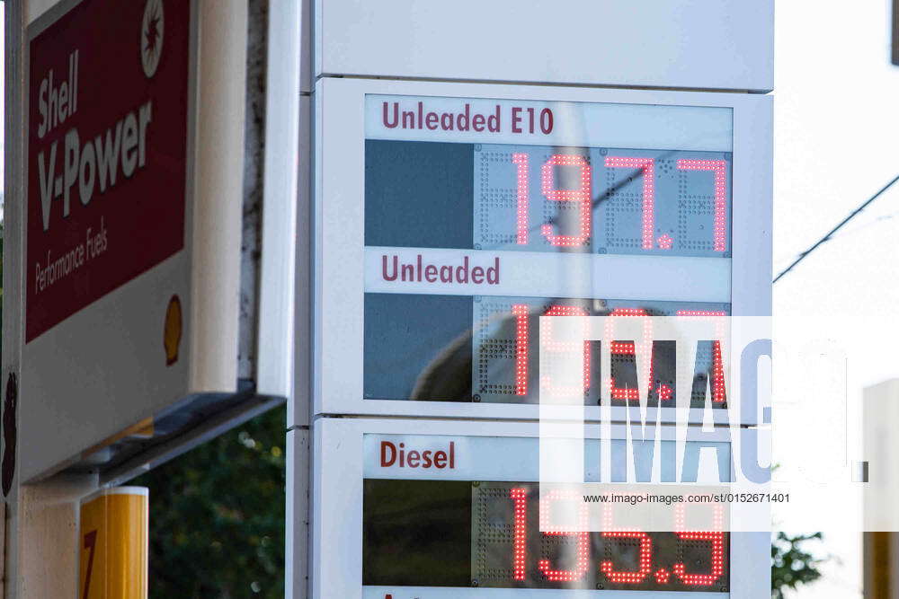 FUEL PRICES MELBOURNE, Fuel prices are seen at a Shell petrol station in Melbourne, Thursday, March
