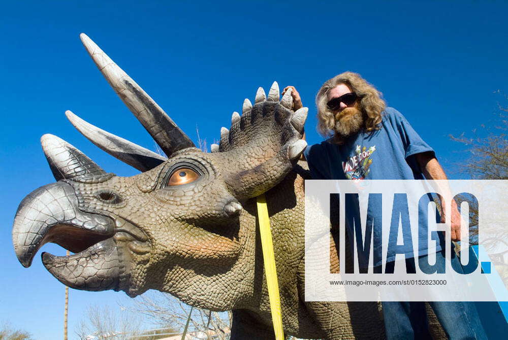 Las Vegas, Nevada, delivering a Triceratops dinosaur model to museum