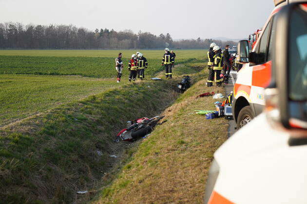 Schwerer Unfall Auf Der B6 Fordert Drei Schwerverletzte Pkw Nach ...