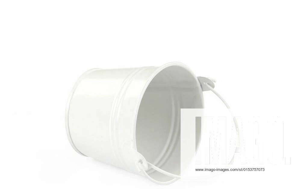 White metal bucket. xFotosearchxLBRFx xCSP_indigolotosx