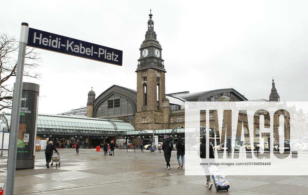 Der Hamburger Hauptbahnhof im Stadtteil St. St. Hamburg *** Hamburg Central Station in