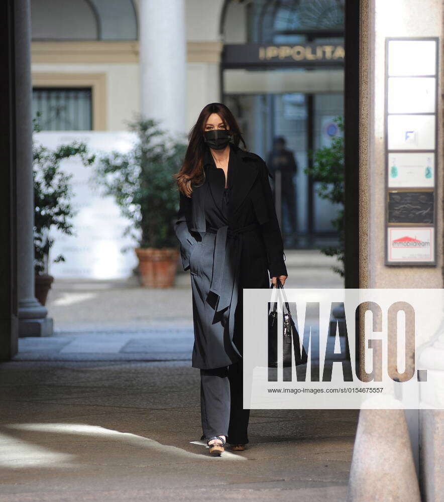 Milan, 05-04-2022 Monica Bellucci surprised in the center as she exits a  building, then