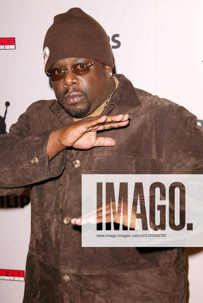 Cedric the Entertainer at the launch party for the Jordan MP3 Player