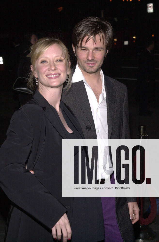 Anne Heche and hubby Coley Laffoon at the premiere of John Q at the ...