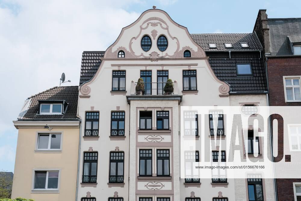 Dusseldorf 22 04 2022 housing apartments real estate rent rent prices old building renovation