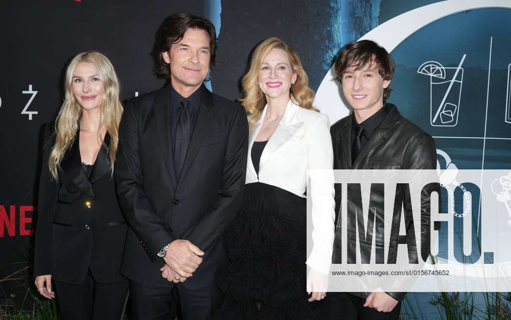 Jason Bateman, Laura Linney, & 'Ozark' Cast Attend Premiere of