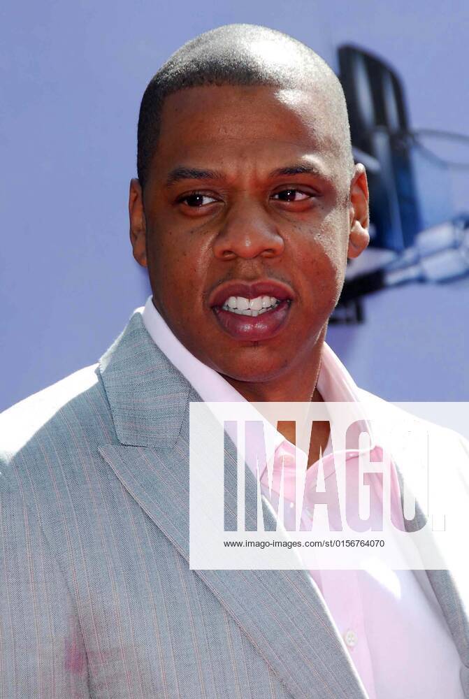 Jay-Z arriving at the 2007 MTV Movie Awards. Gibson Amphitheatre ...