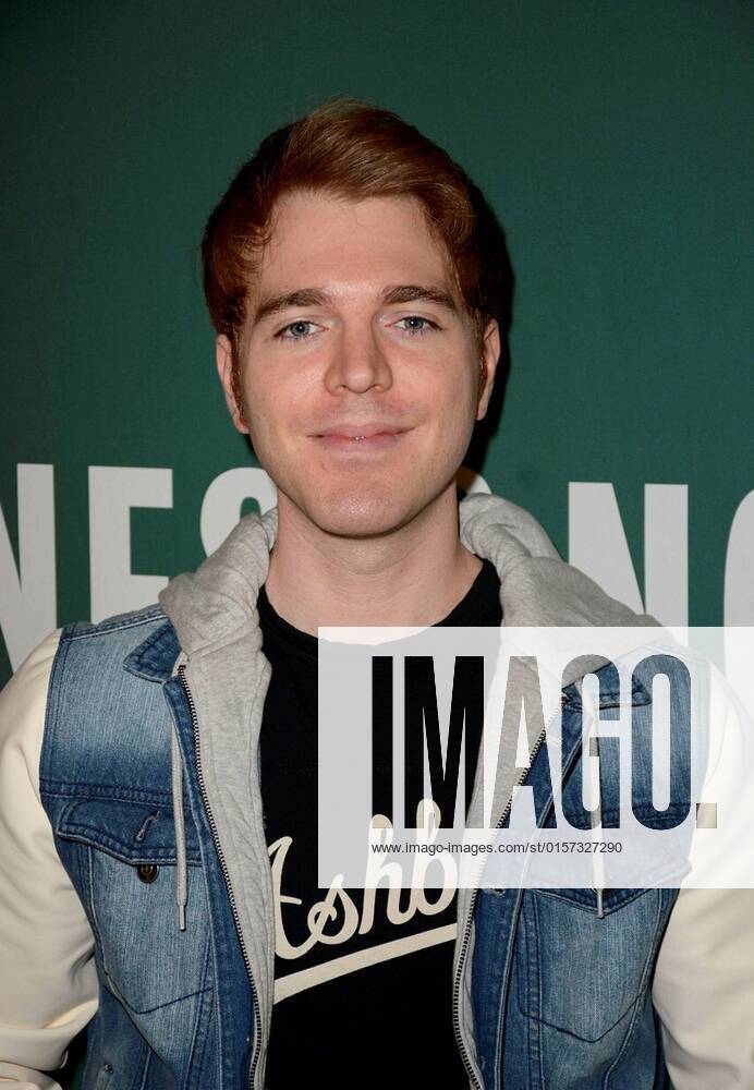Shane Dawson at in_store appearance for Shane Dawson Booksigning for I