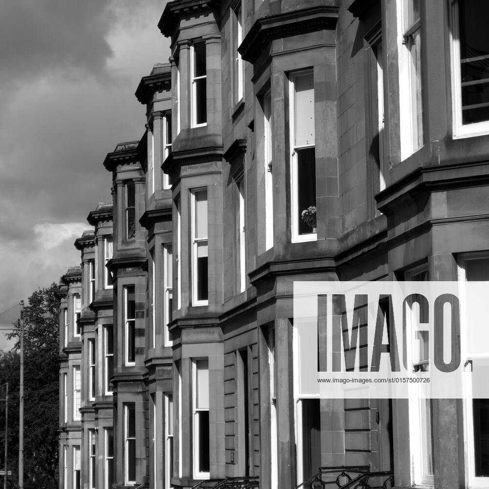 A row of terraced houses in Glasgow West End, Scotland , 1491530