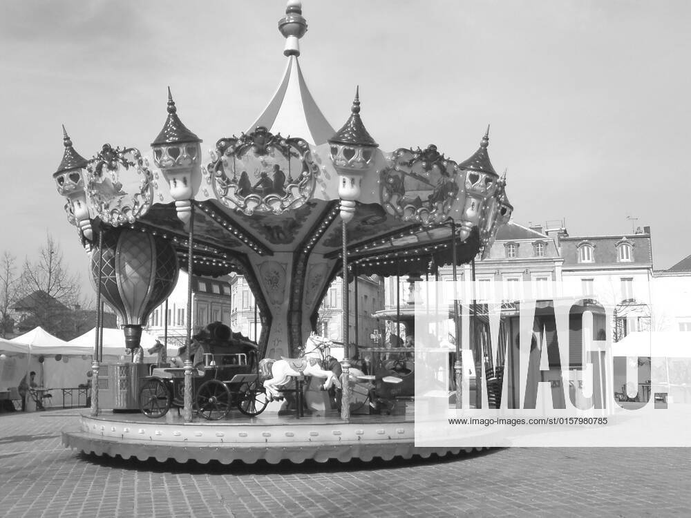 merry-go-round-carousel-2502263-merrygoround-merry-go-round