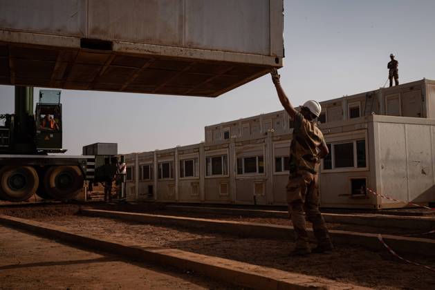 Dismantling of the prefabs on the Desert Operational Platform in Gao ...