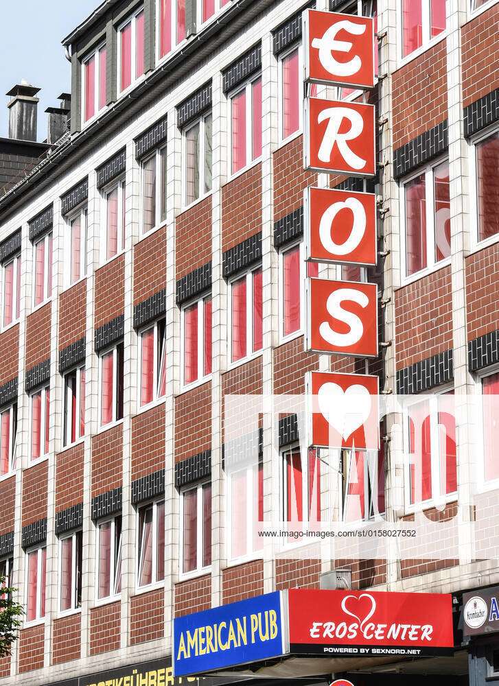 synet hamburger Anoi Reklame Eros im Rotlichtbezirk im Hafenviertel in Kiel . *** Advertisement  Eros in the red light dis