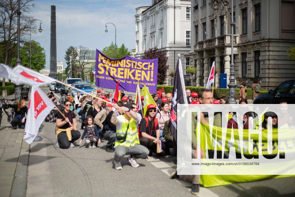 Kita-Streik in München Demo der Verdi Jugend. Am 4.5.2022 versammelten ...