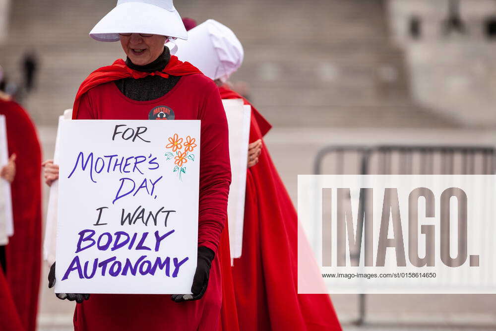 Handmaids Army DC protest Supreme Court˜s preliminary decision to