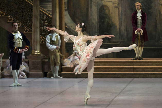 Dancers Polina Semionova as Princess Aurora, Alexandre Cagnat as Prince ...