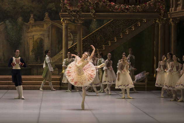 Dancers Polina Semionova as Princess Aurora, Alexandre Cagnat as Prince ...