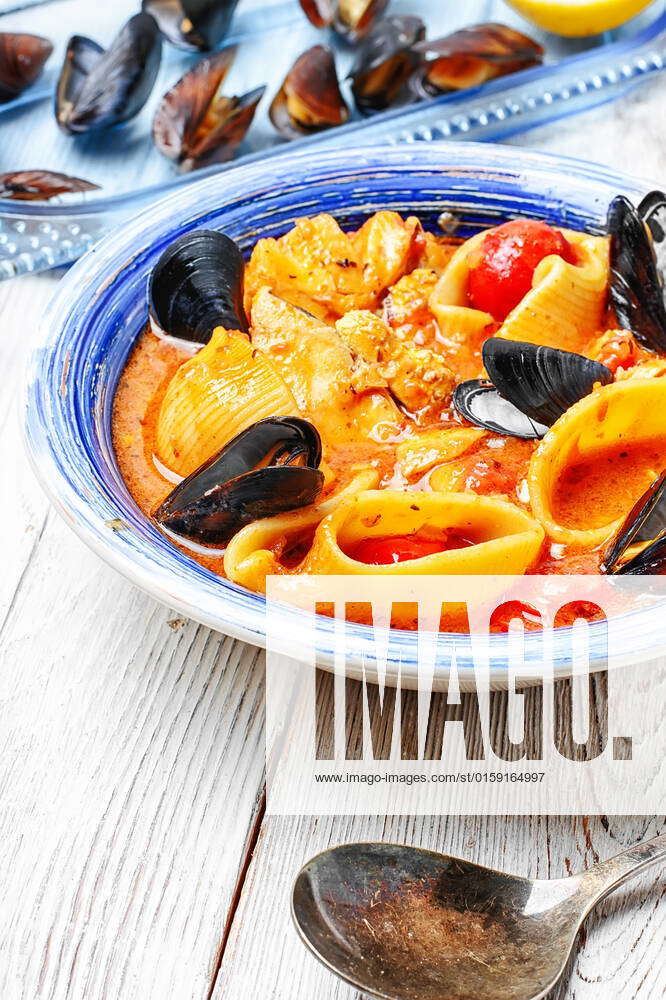 Dish sauce with seafood and fresh mussels with pasta , 22705154