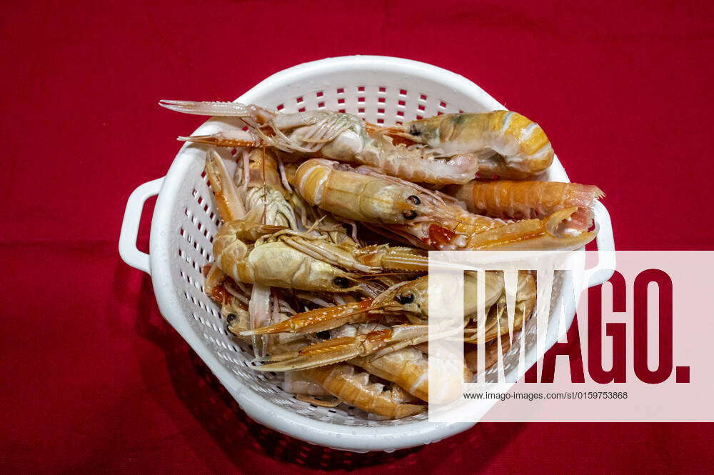 prawns-to-drain-ready-for-fresh-fish-soup-with-seafood-34362726-food