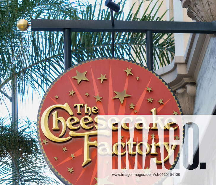 PASADENA, CA USA OCTOBER 4, 2015 Cheesecake Factory restauruant sign