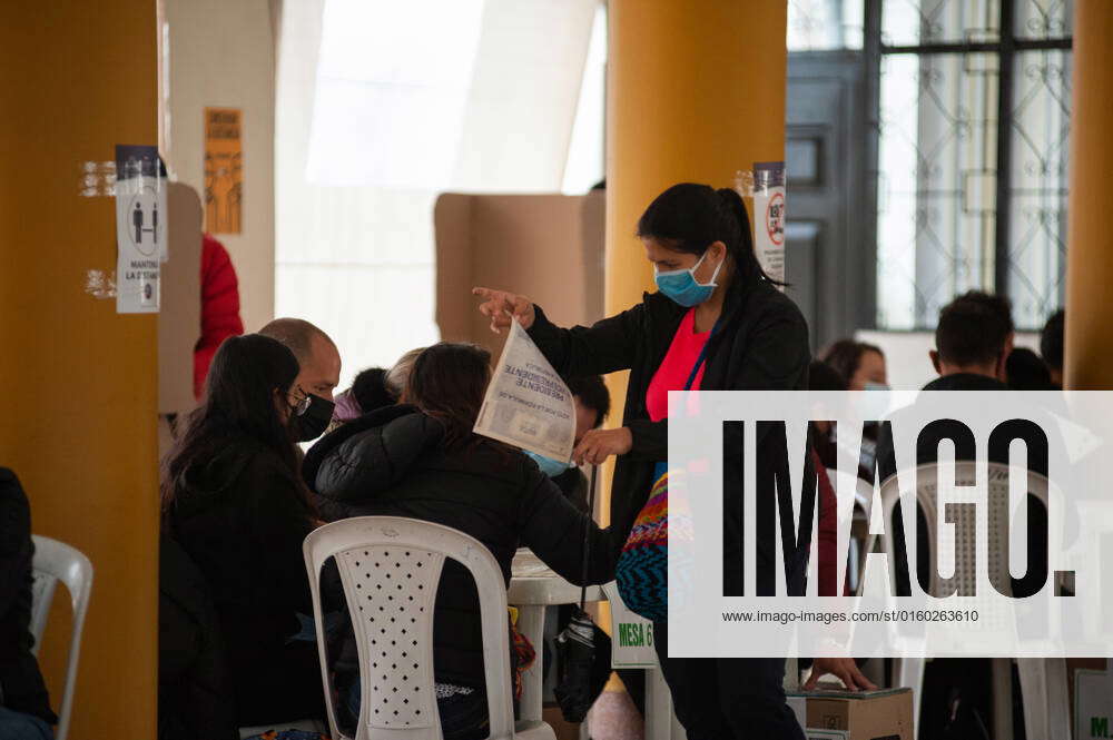 People participate during the electoral rally during the 2022