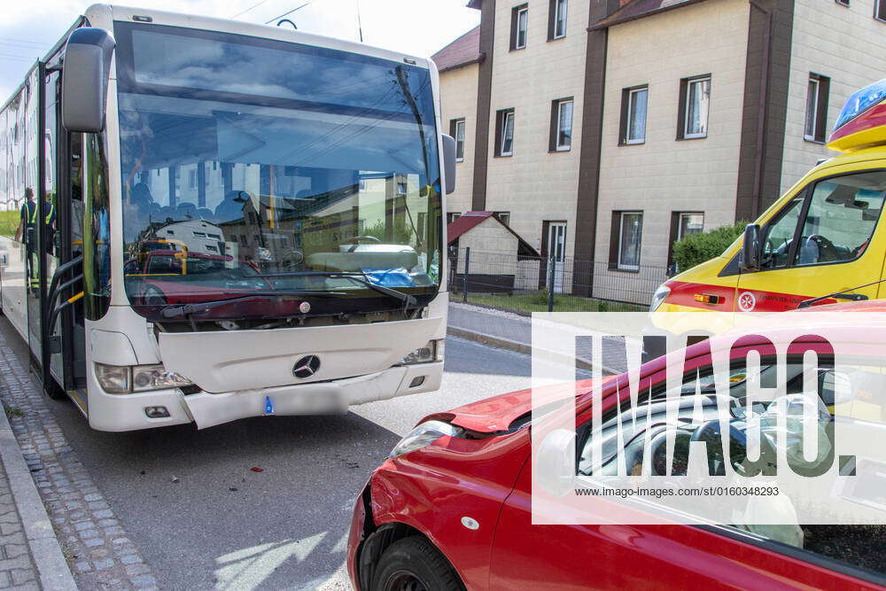 News ID: EN 22-05-31 220531UnfallBus PKW Kollidiert Frontal Mit ...