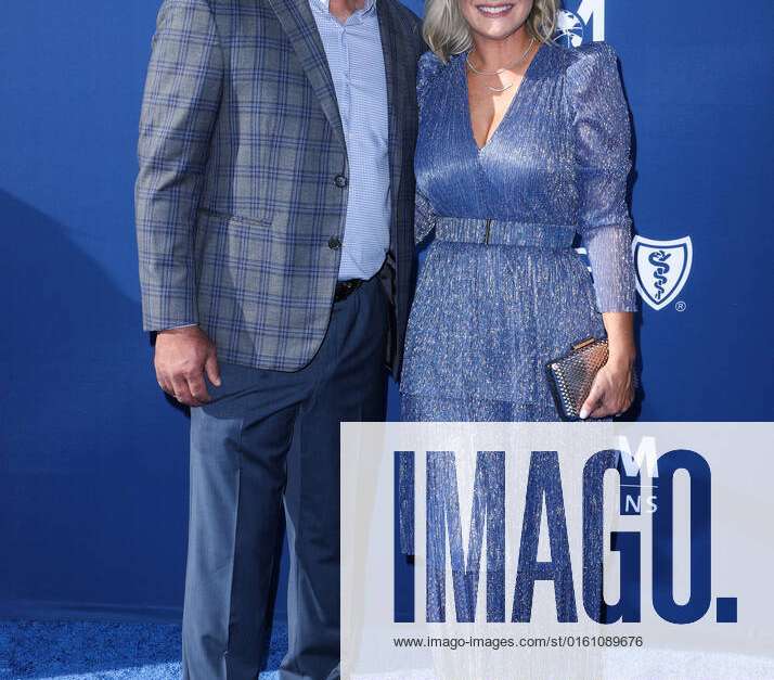 Los Angeles, United States. 16th June, 2022. LOS ANGELES, CALIFORNIA, USA -  JUNE 16: American baseball manager Dave Roberts and wife Tricia Roberts  arrive at the Los Angeles Dodgers Foundation (LADF) Annual