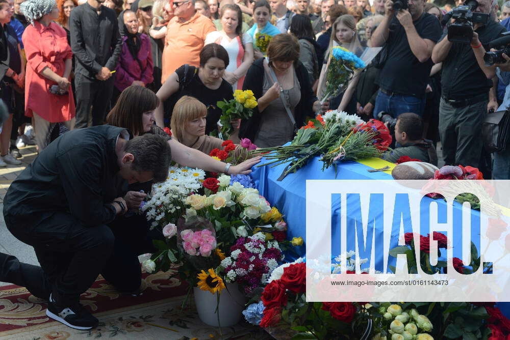 Kyiv pays last respects to Ukrainian defender Roman Ratushnyi KYIV ...