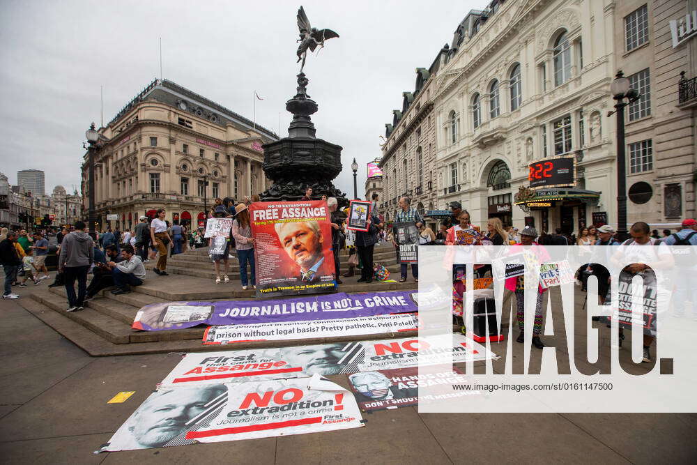 June 18, 2022, London, England, United Kingdom: Supporters Of Wikileaks ...