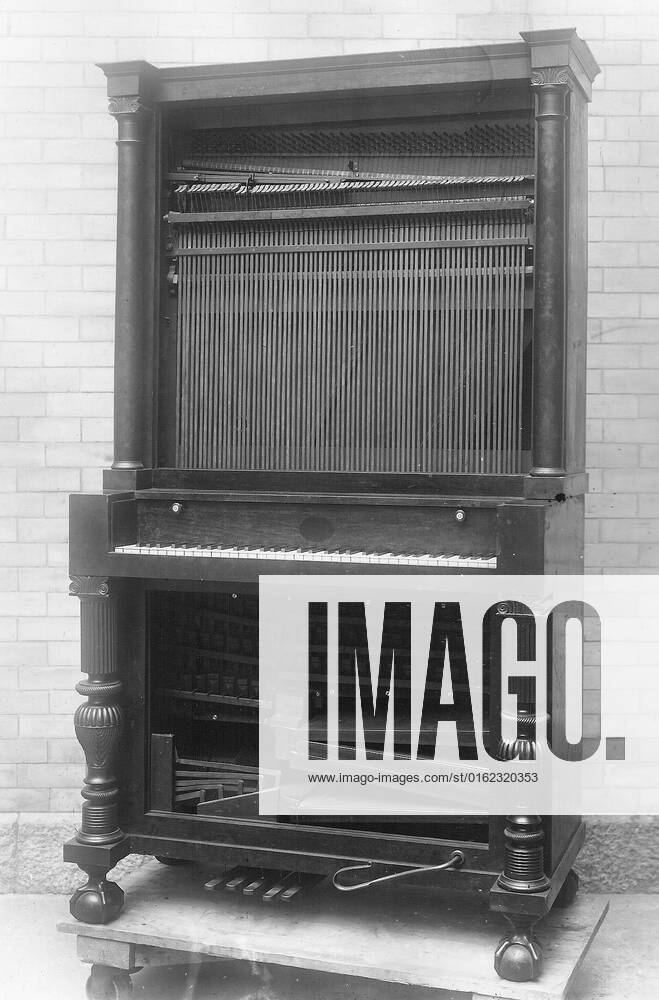 Upright Piano and Reed Organ ca. 1835 (?) American This unusual