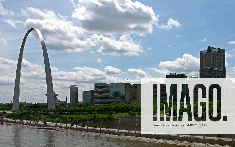 Landmark Gateway Arch on the banks of the Mississippi River, , St Louis