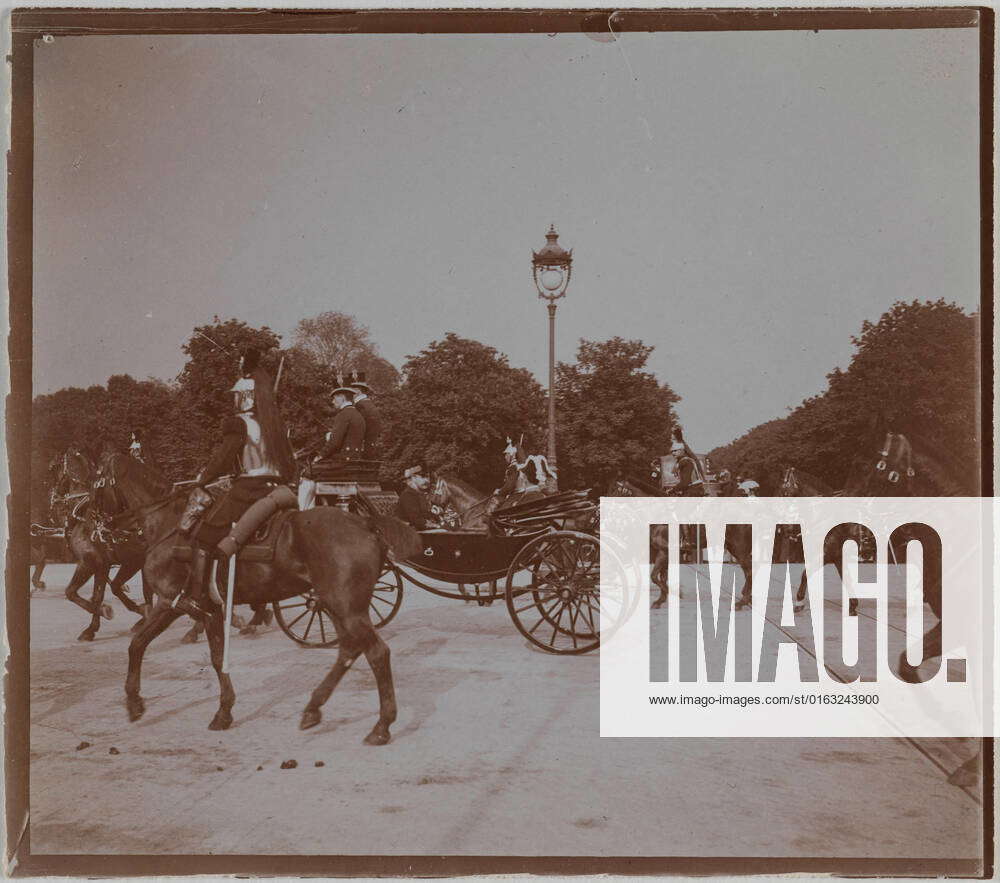 Arrival of Alphonse XIII (18861941), King of Spain, Official car