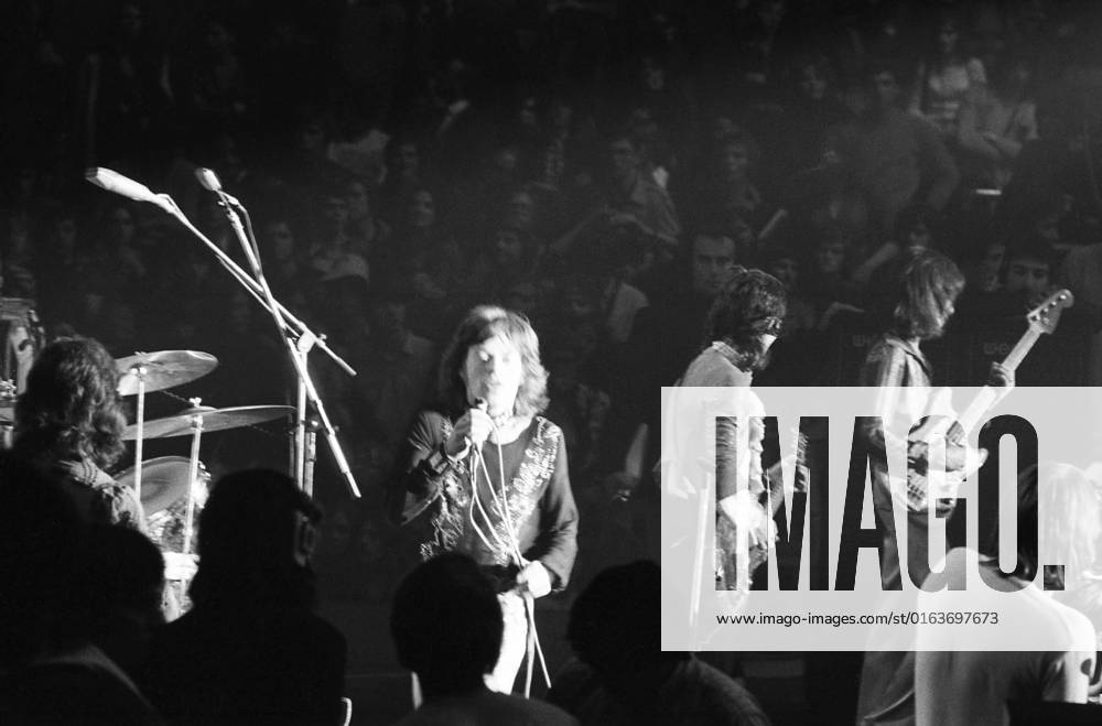 Rolling Stones concert at the Palais des Sports in Paris, 1970 ...