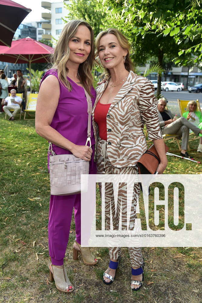 Premiere NE NE QUITTING Regina Halmich, Tina Ruland Arrival to the